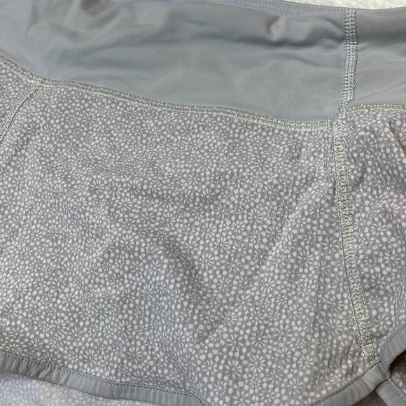lululemon Speed Short Freckle Flower - Seal Grey Size 10 - Picture 2 of 11